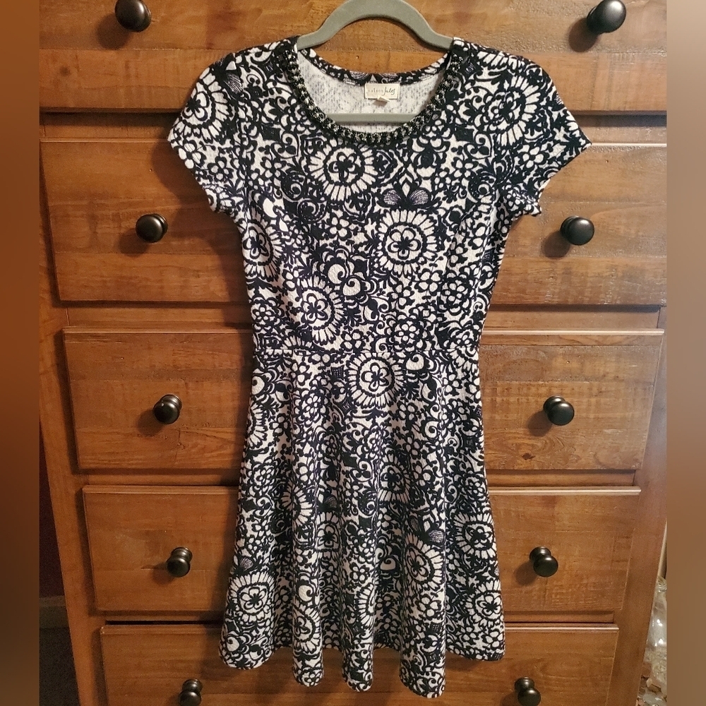 Maison Jules XS Black White Floral Beaded Neck Fit & Flare Dress